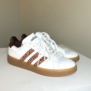 Adidas Women’s Grand Court 2.0 Tennis Shoe, Size 8.5